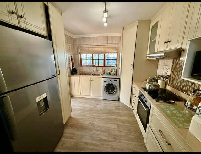 4 BEDROOM HOUSE FOR SALE IN HAYFIELDS